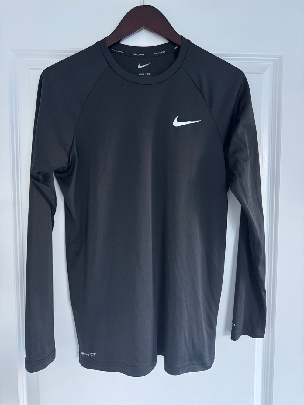 New Kids Nike Black Long Sleeve Lightweight Moisture Wicking Shirt S